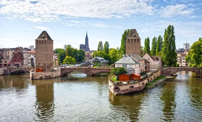 Pose Gazon Synthétique avec un Prestataire NeedHelp ? en Alsace  Champagne-Ardenne Lorraine